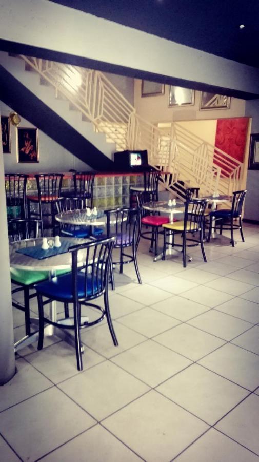 Villa Via Hotel Midrand Bagian luar foto