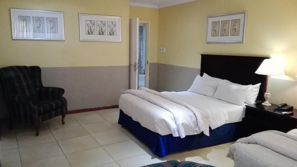 Villa Via Hotel Midrand Bagian luar foto