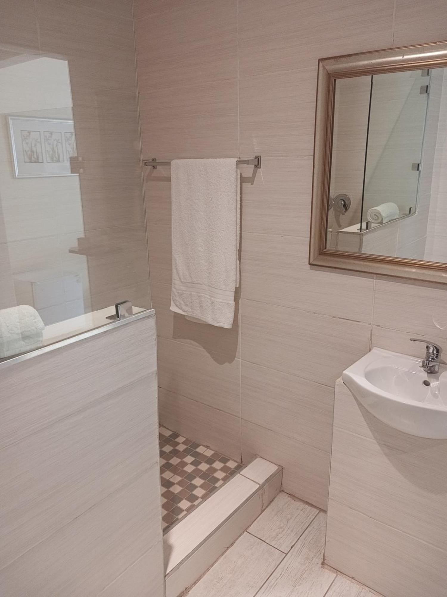 Villa Via Hotel Midrand Bagian luar foto