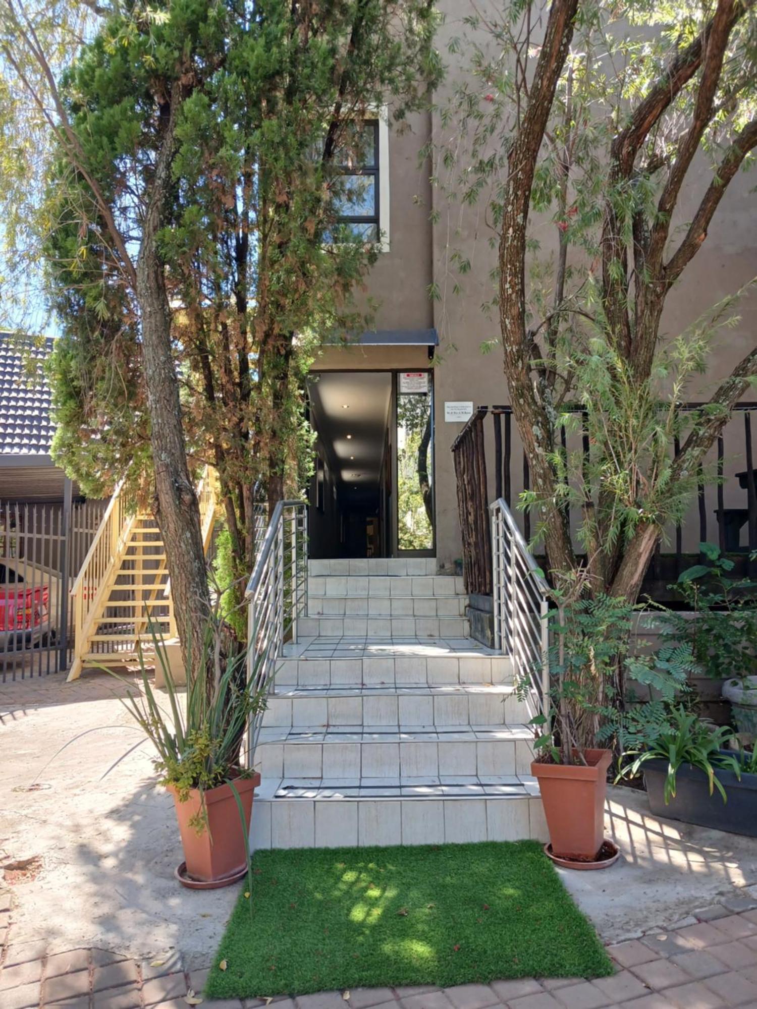 Villa Via Hotel Midrand Bagian luar foto