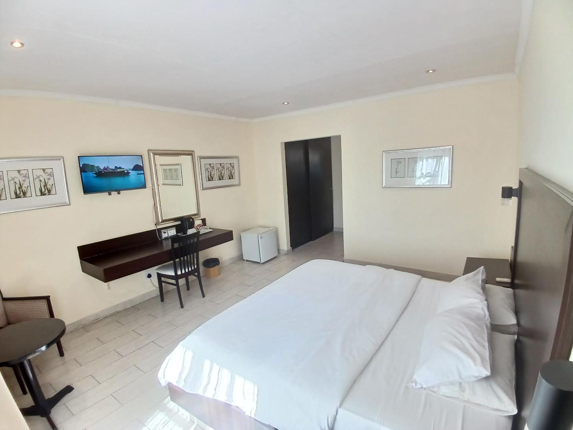Villa Via Hotel Midrand Bagian luar foto