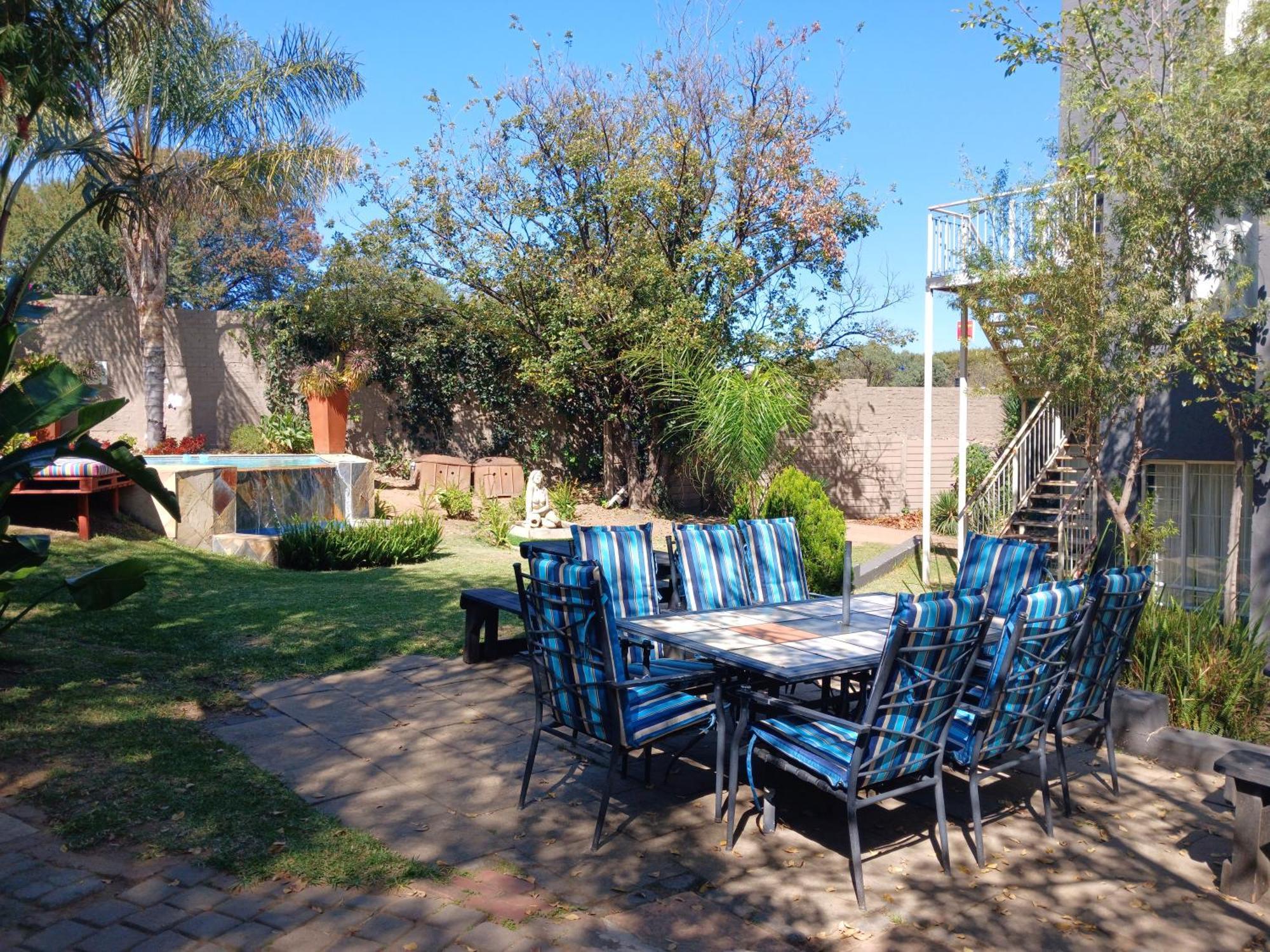 Villa Via Hotel Midrand Bagian luar foto