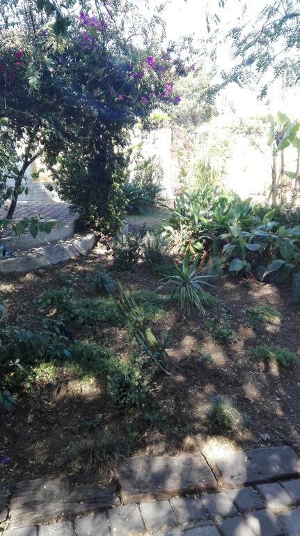 Villa Via Hotel Midrand Bagian luar foto
