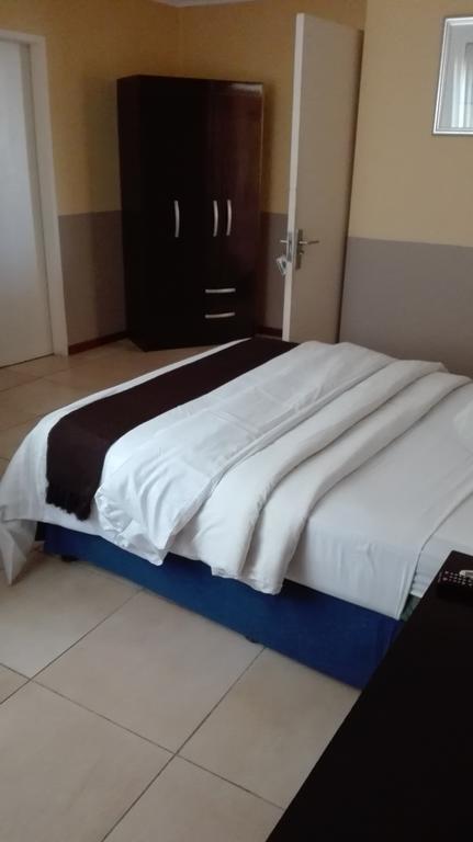 Villa Via Hotel Midrand Bagian luar foto