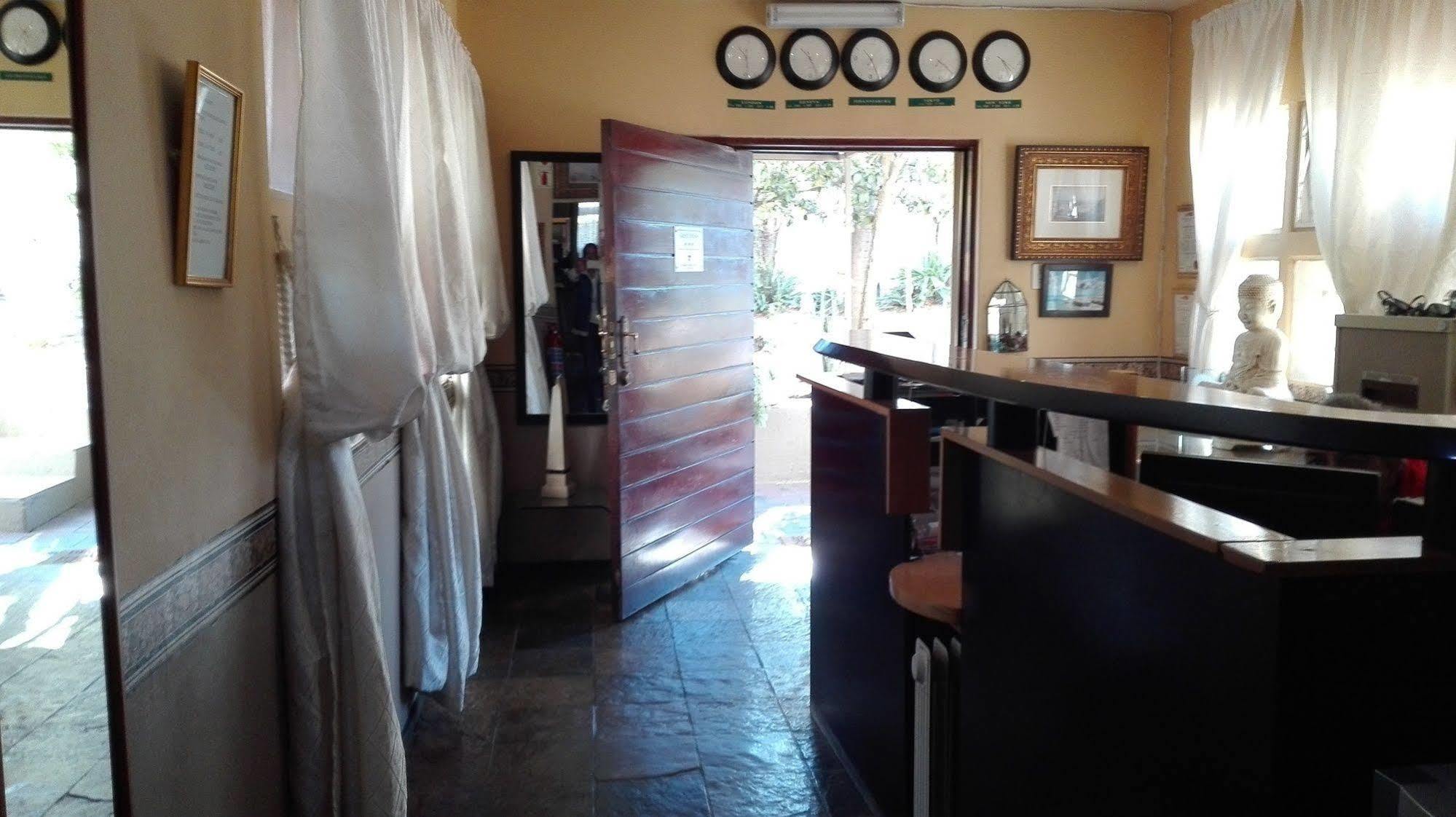 Villa Via Hotel Midrand Bagian luar foto