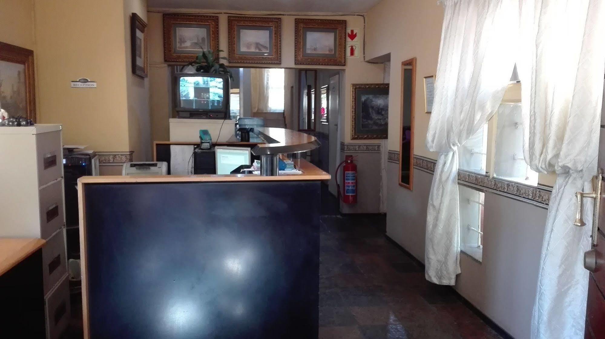 Villa Via Hotel Midrand Bagian luar foto
