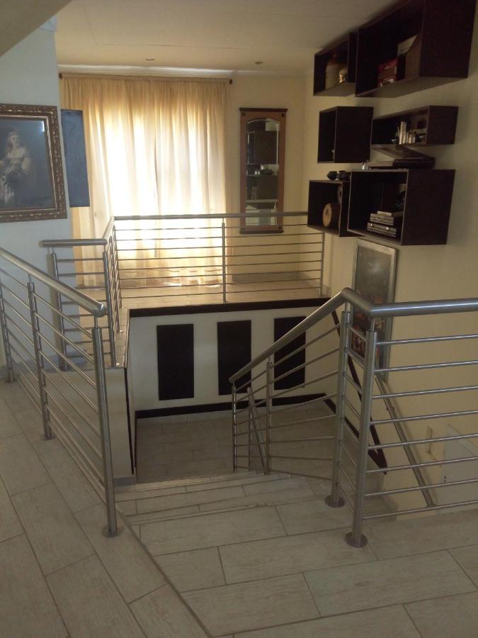 Villa Via Hotel Midrand Bagian luar foto