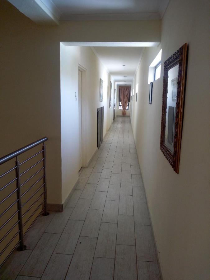 Villa Via Hotel Midrand Bagian luar foto