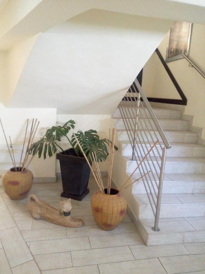 Villa Via Hotel Midrand Bagian luar foto