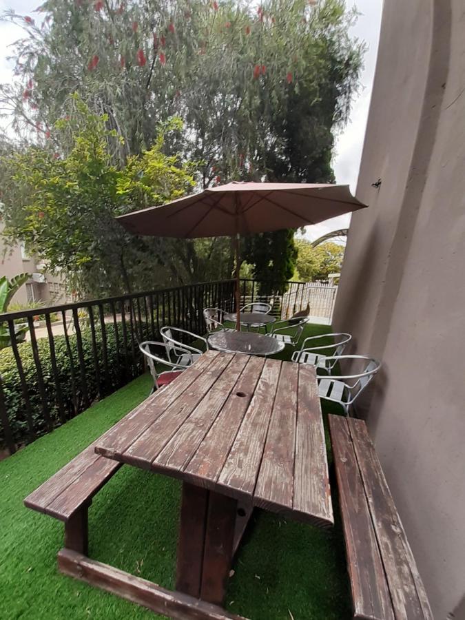 Villa Via Hotel Midrand Bagian luar foto