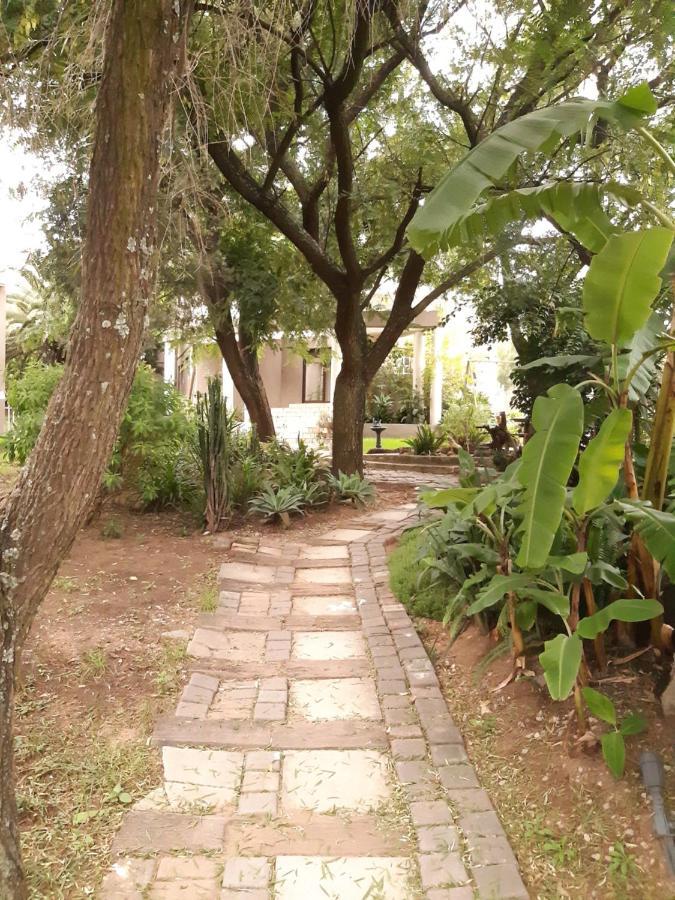 Villa Via Hotel Midrand Bagian luar foto