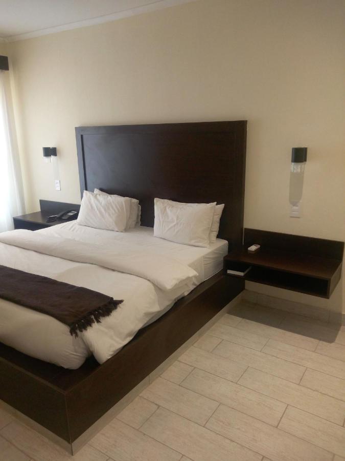 Villa Via Hotel Midrand Bagian luar foto